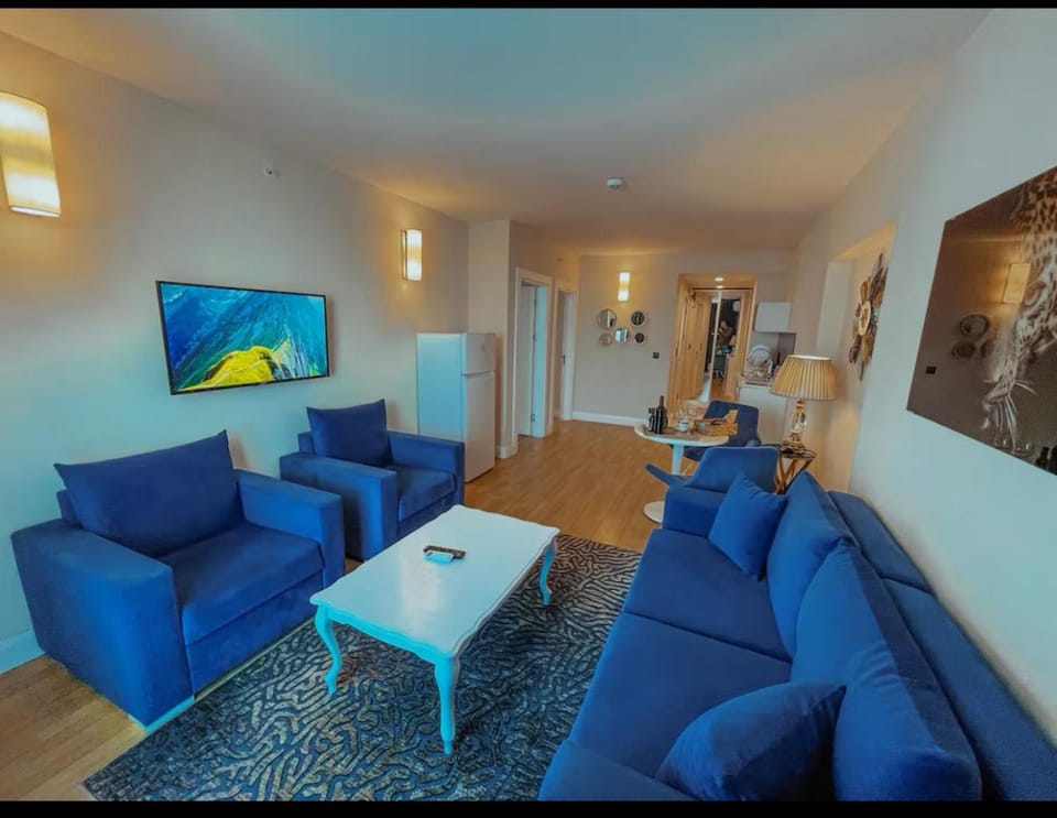 Communal lounge/ TV room, TV and multimedia, Living room, Seating area, Evening entertainment