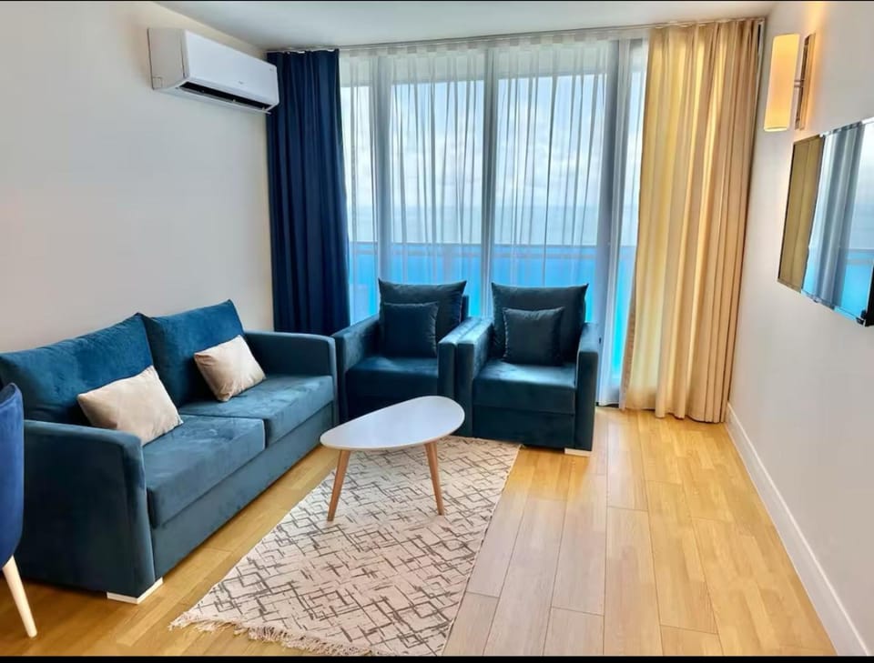 Natural landscape, TV and multimedia, Living room, Seating area, Sea view