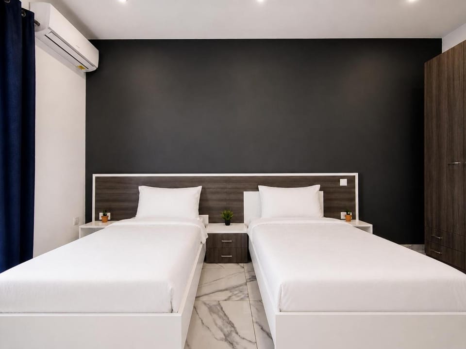 Bed, Photo of the whole room, Bedroom, air conditioner