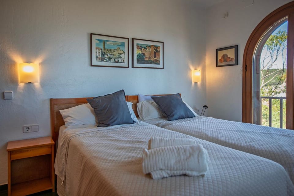 Bed, Decorative detail, Bedroom