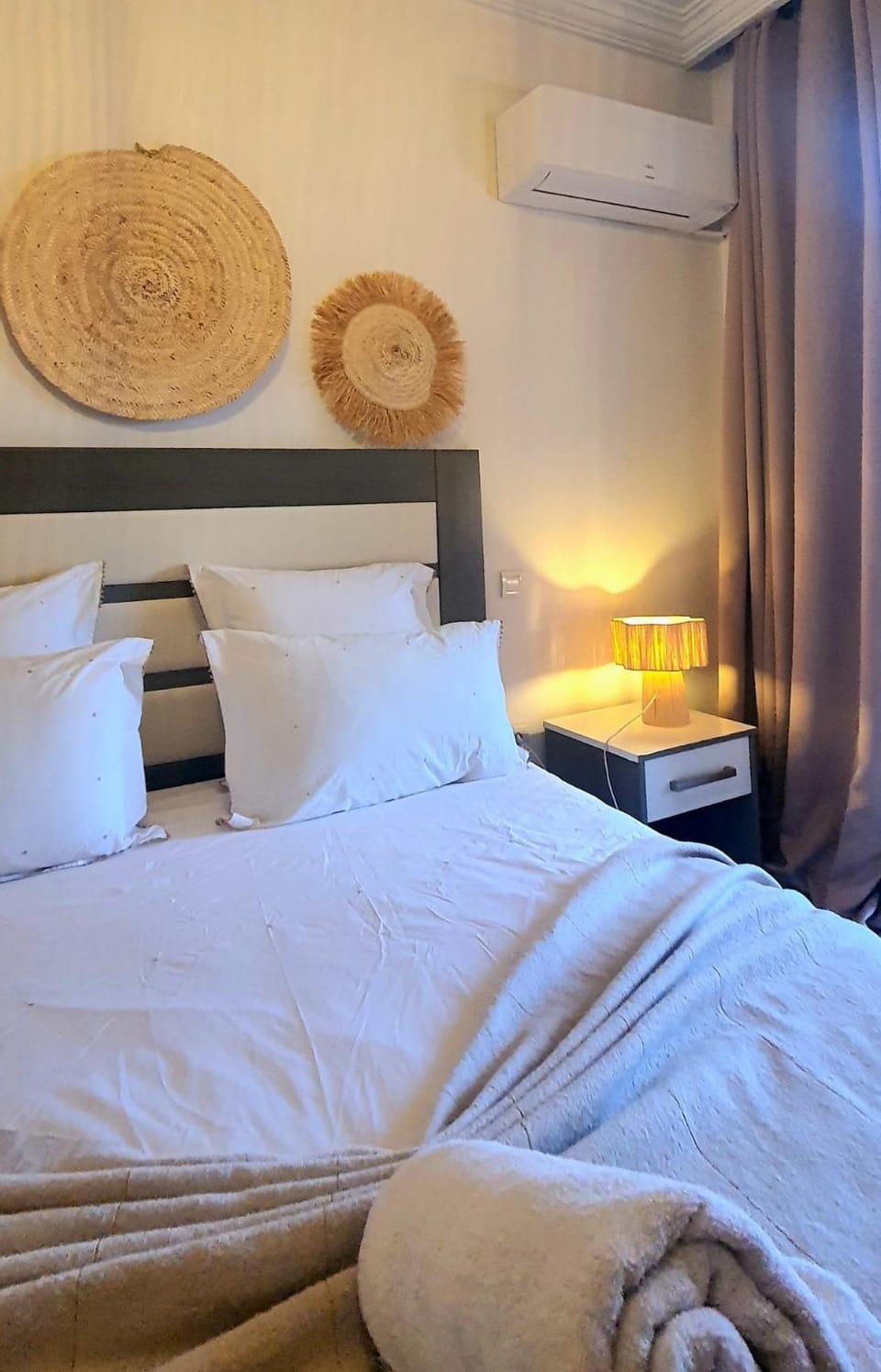 Bed, Bedroom, air conditioner