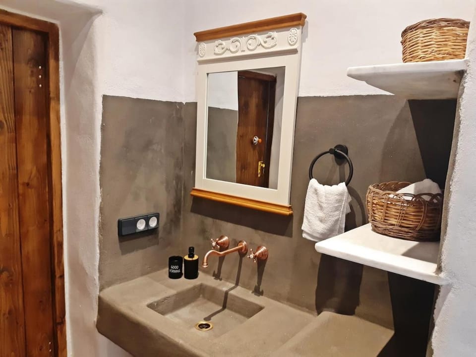 Kostoulis Traditional House Apartment in Paros, Greece