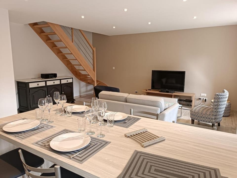 Living room, Dining area