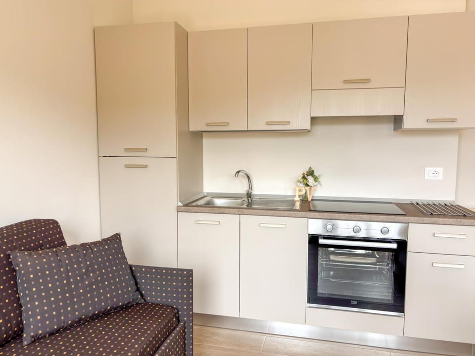 Kitchen or kitchenette, Living room, Seating area, pet friendly, stove
