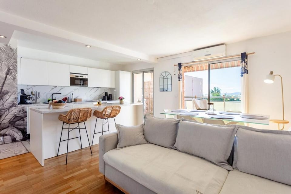 WeHost- CORNICHE Soleil Couchant 2 chambres 4pers,Parking,Piscine Apartment in Nice