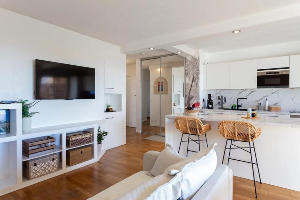 WeHost- CORNICHE Soleil Couchant 2 chambres 4pers,Parking,Piscine Apartment in Nice