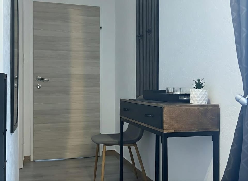 Coffee/tea facilities, soundproof