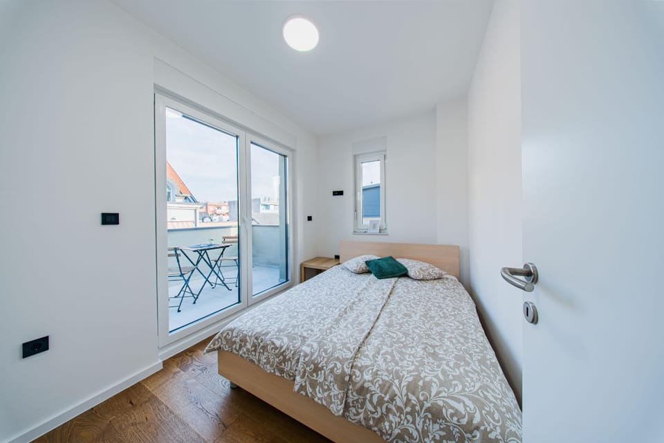 Bed, Balcony/Terrace, Photo of the whole room, Seating area, Bedroom, towels