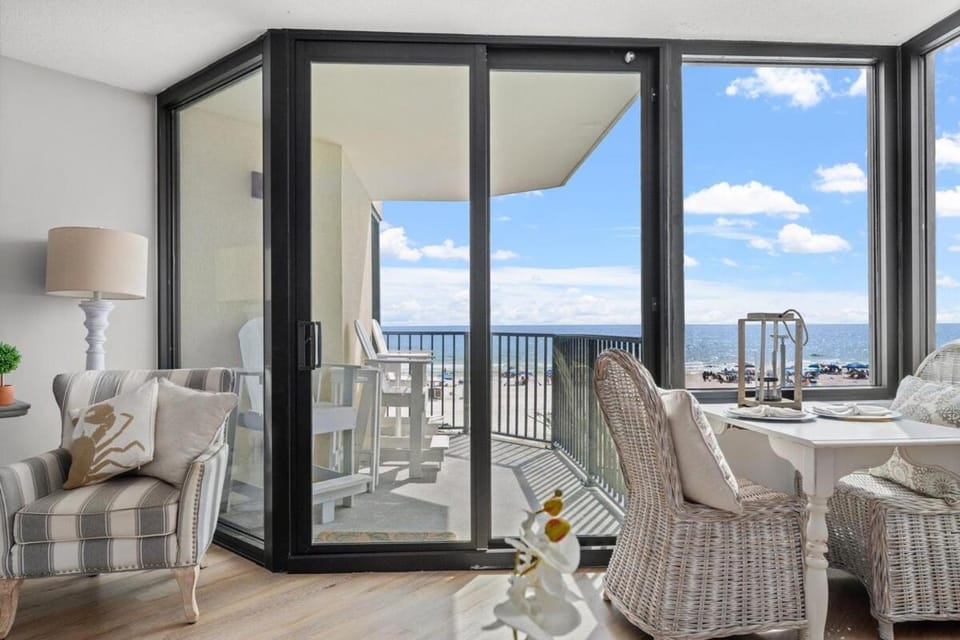 Beachfront Condo With Beautiful Sunset Apartment in Panama City Beach