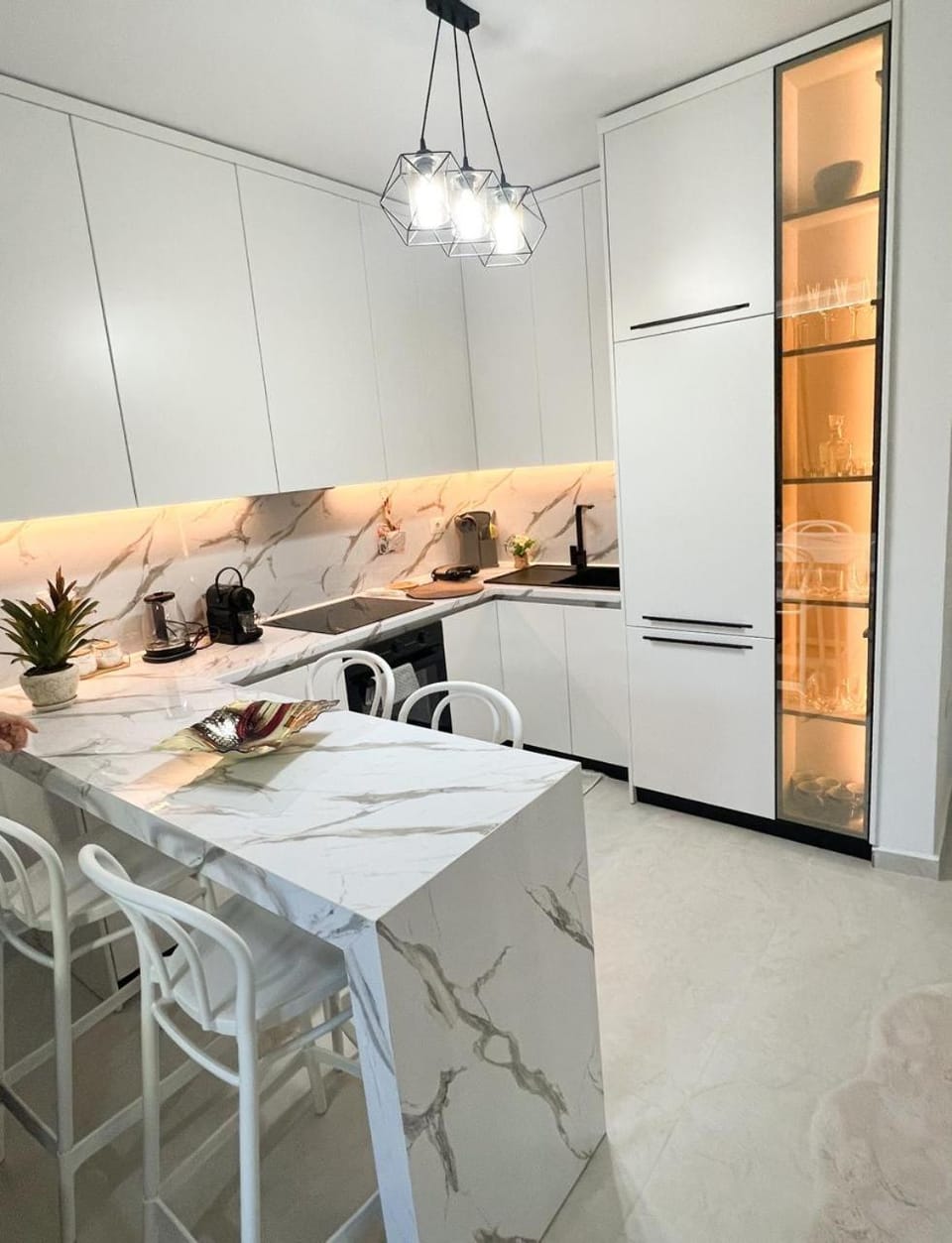 Kitchen or kitchenette, Dining area, dishwasher, oven