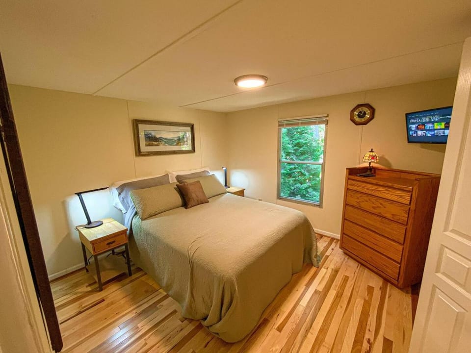 ShortLong Stays Welcome! Hot tub, Dog Friendly! House in Asheville