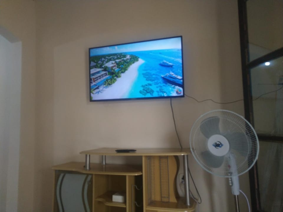 Communal lounge/ TV room, TV and multimedia