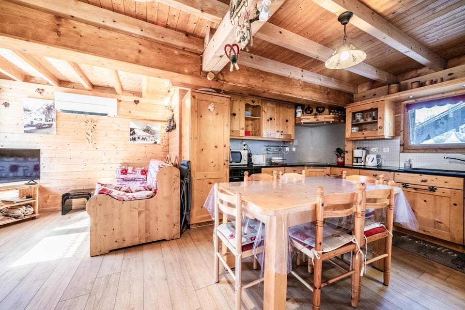 Property building, Kitchen or kitchenette, Living room