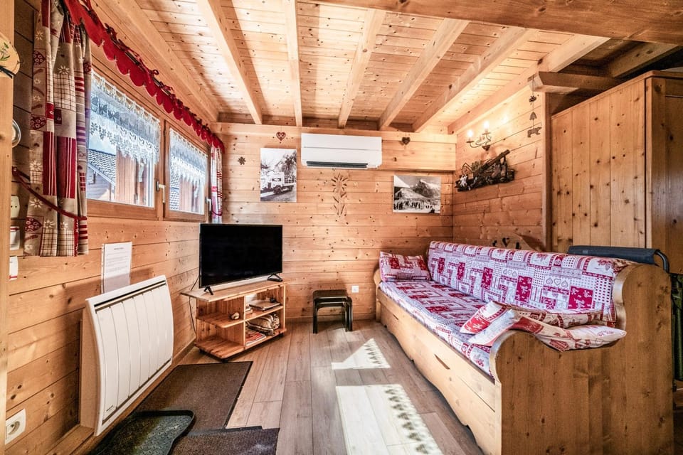 Property building, Living room, Bedroom