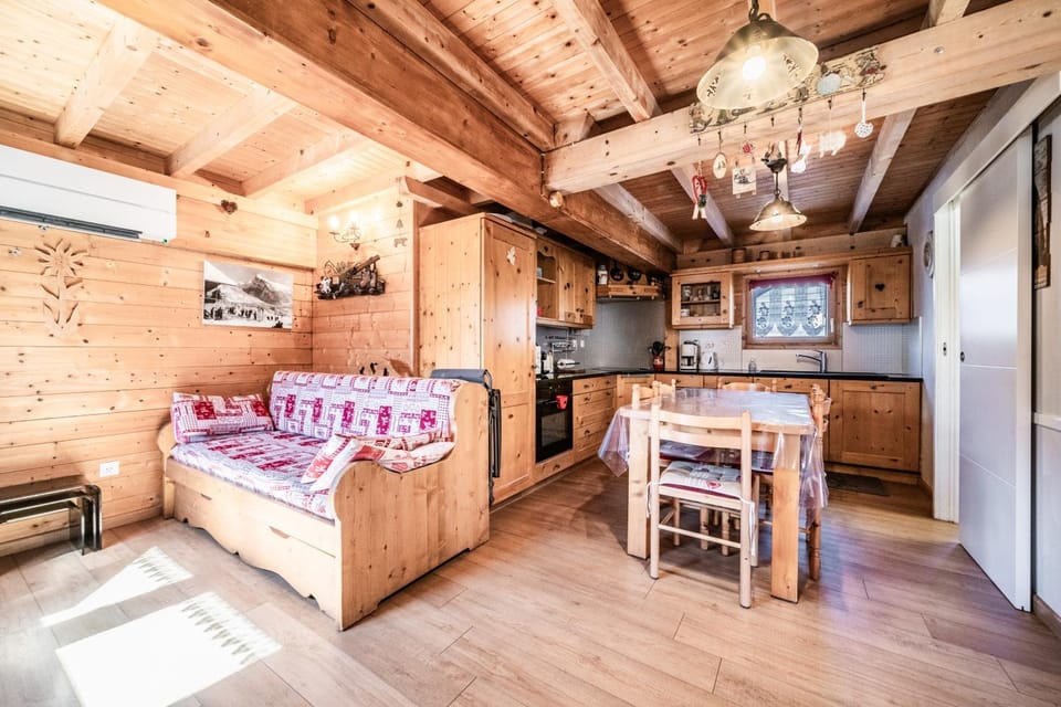 Property building, Kitchen or kitchenette, Living room