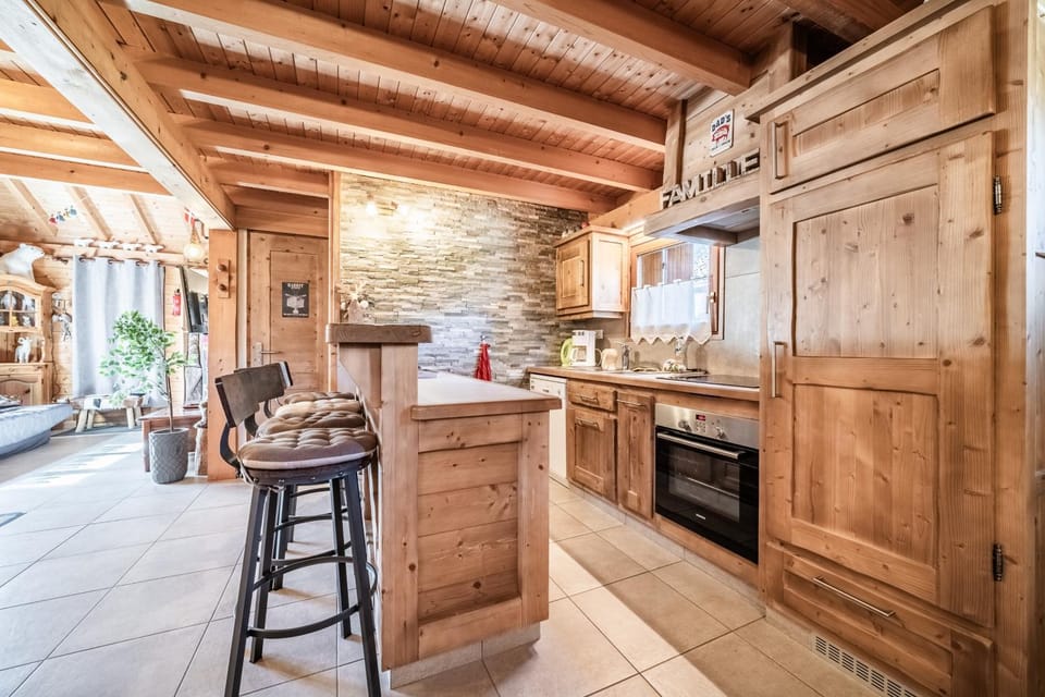 Kitchen or kitchenette, Living room