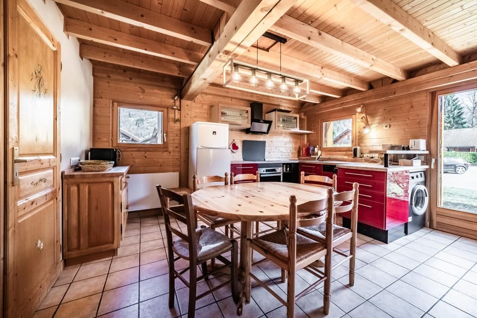 Property building, Kitchen or kitchenette, Living room