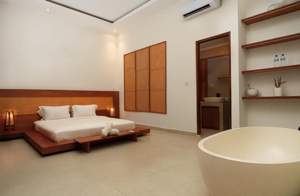 Bed, Photo of the whole room, Bedroom, wardrobe, air conditioner