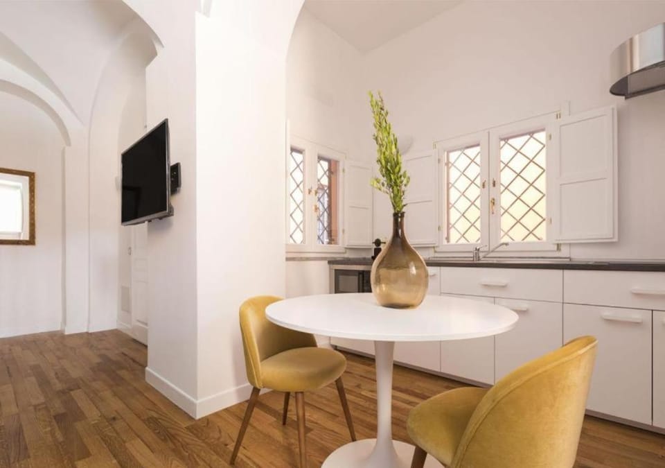 Seating area, kitchen