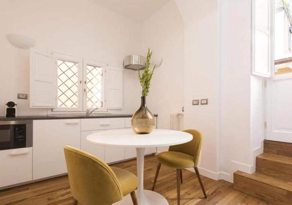 Seating area, kitchen