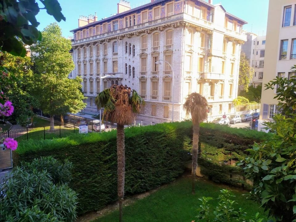 WeHost BARETY - Blooming Balcony Retreat - Central 3-4prs Apartment in Nice