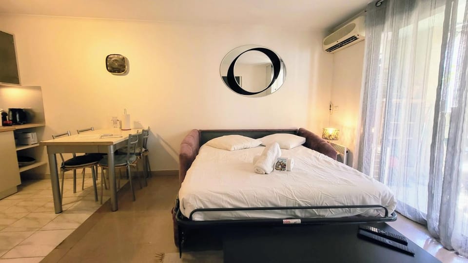 WeHost BARETY - Blooming Balcony Retreat - Central 3-4prs Apartment in Nice
