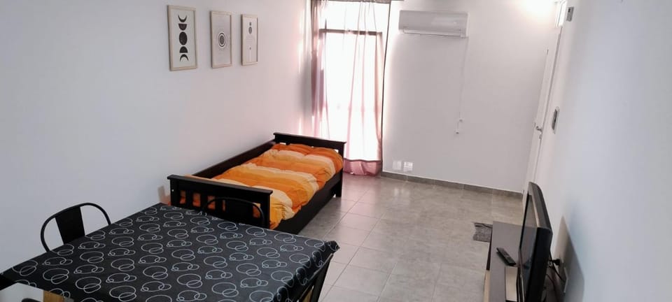 Bed, Dining area, air conditioner