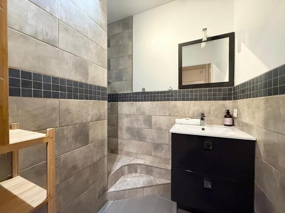 53 Anvers - 1 Bedroom - Saxe Gambetta Apartment in Lyon