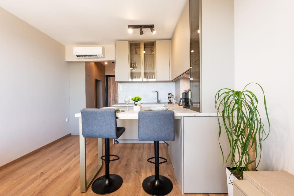 Kitchen or kitchenette, oven, stove