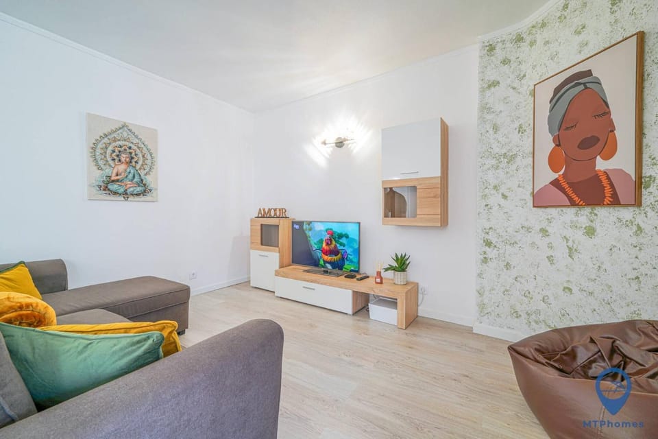 Communal lounge/ TV room, Living room