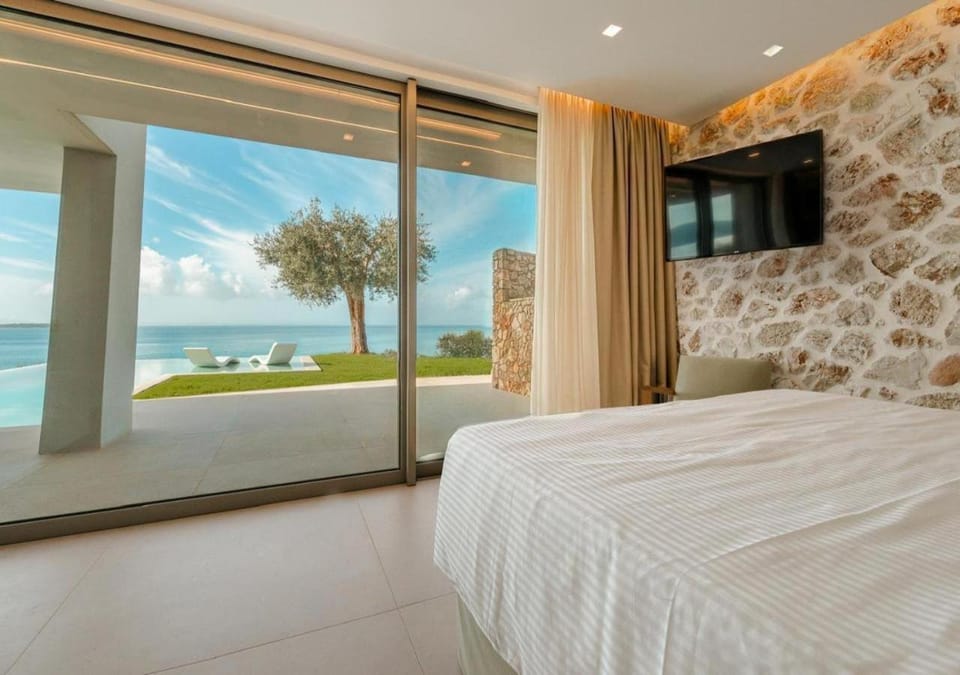 Bed, TV and multimedia, Bedroom, Sea view