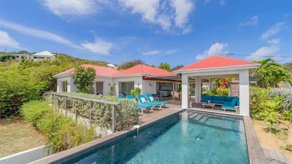 A Caribbean Gem With Stunning Hill and Ocean View Villa in Toulouse