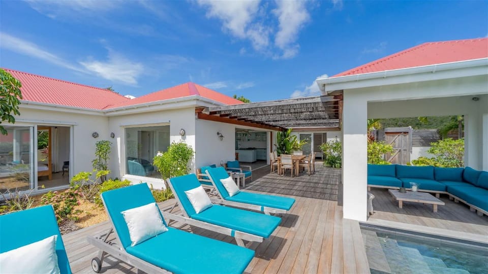 A Caribbean Gem With Stunning Hill and Ocean View Villa in Toulouse