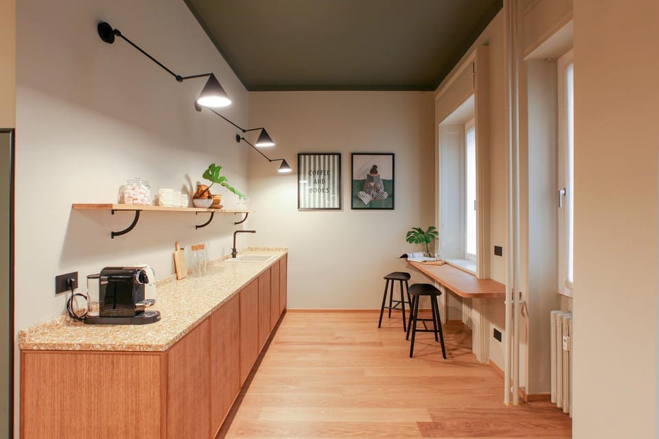Coffee/tea facilities, Dining area