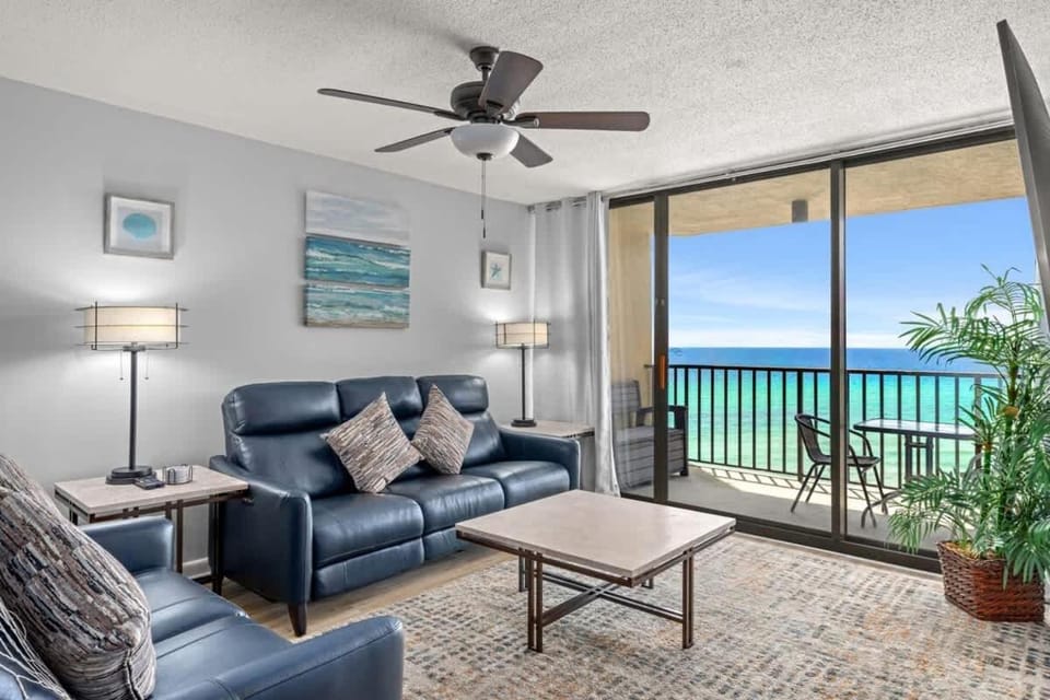 Breathtaking Sunset View Beachfront Condo Resort House in Lower Grand Lagoon