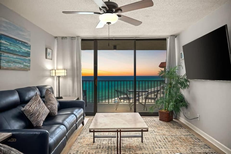 Breathtaking Sunset View Beachfront Condo Resort House in Lower Grand Lagoon