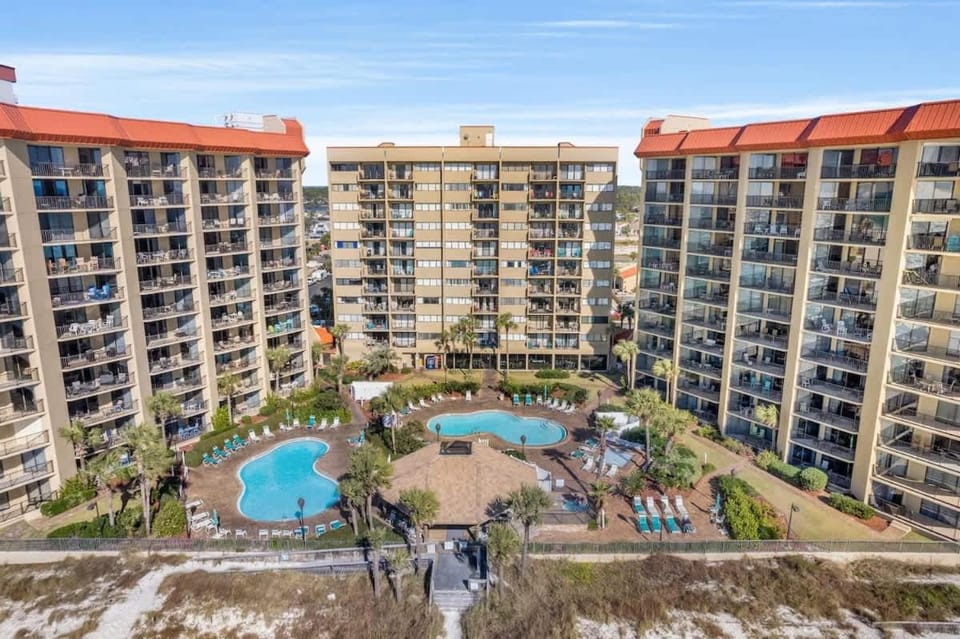 Breathtaking Sunset View Beachfront Condo Resort House in Lower Grand Lagoon