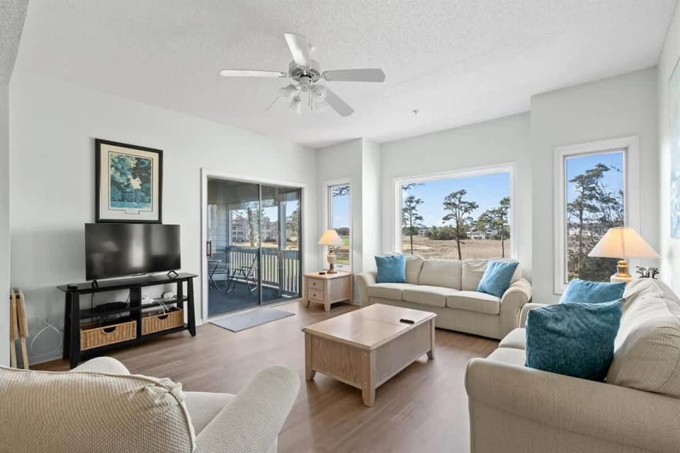 Tidewater Golf Condo-Gated, Pools, Elevator, Views House in Little River