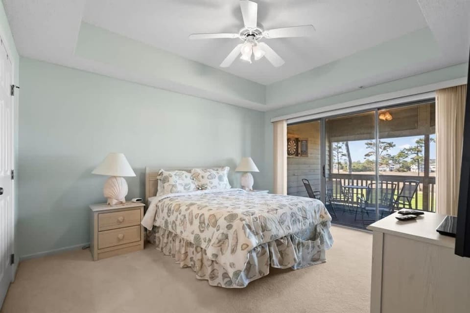 Tidewater Golf Condo-Gated, Pools, Elevator, Views House in Little River