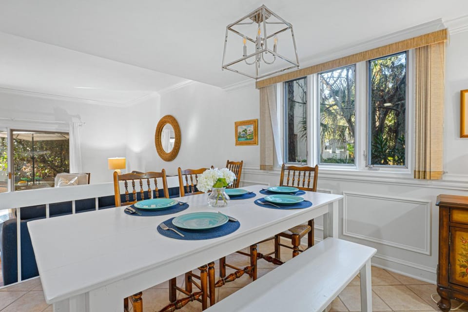 Seating area, Dining area
