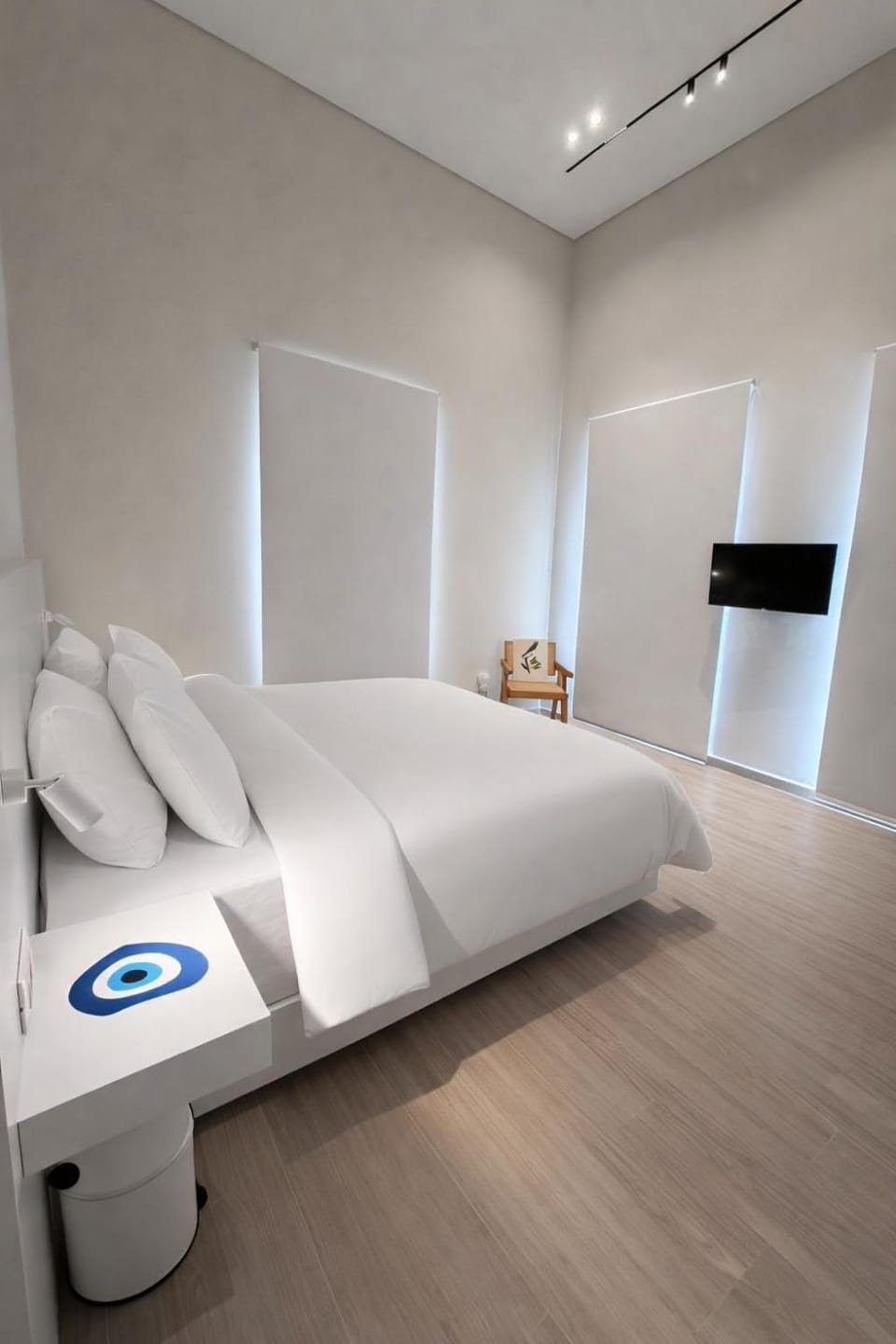 Bed, TV and multimedia, Photo of the whole room, Bedroom