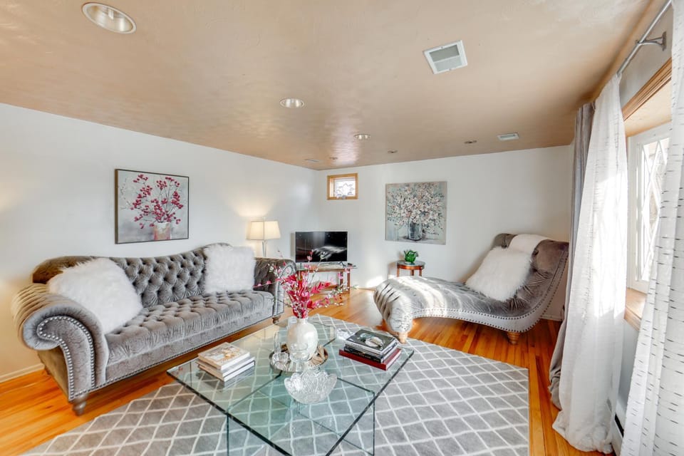 Walk to Park Family Home in Monroeville! House in Monroeville