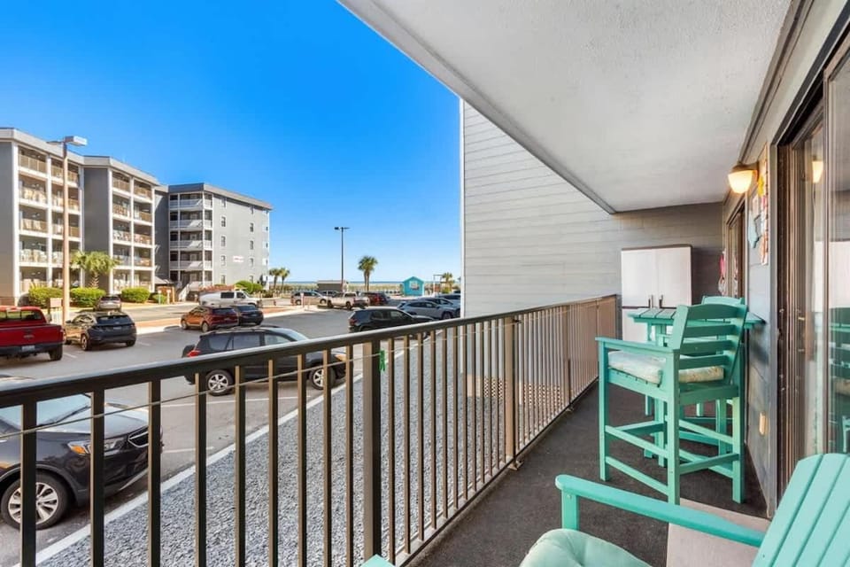 1st Floor Resort Condo Pools Waterpark & Beach House in South Carolina