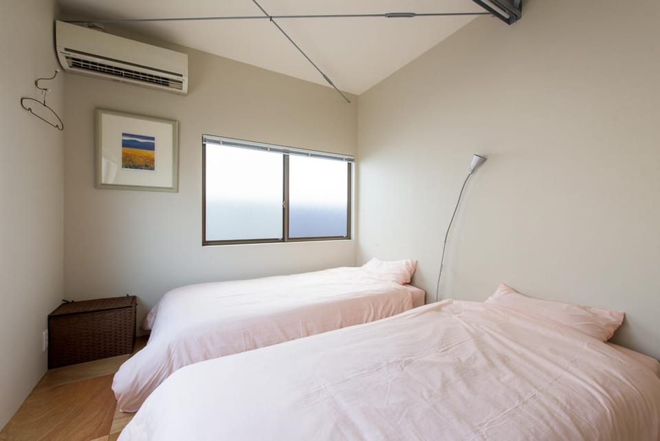 Bed, Photo of the whole room, Decorative detail