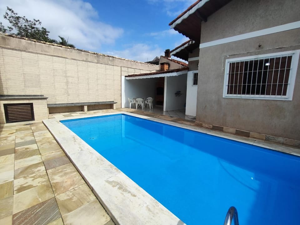 Casa Grande com piscina e churrasqueira a 400m da praia House in Peruíbe