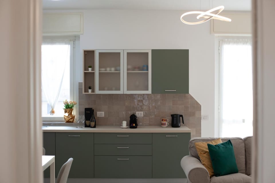 Kitchen or kitchenette, Dining area, stove