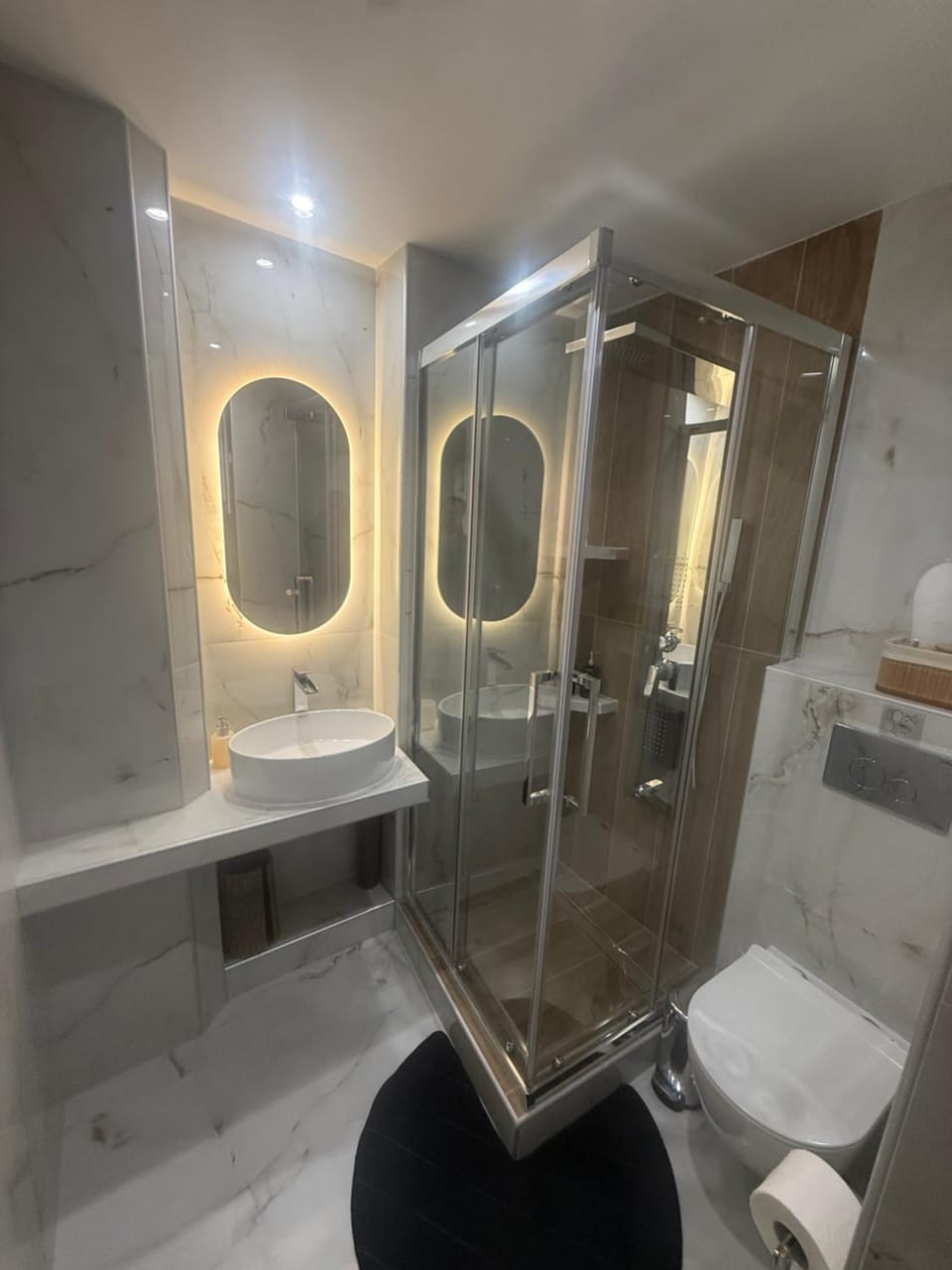 Hot Tub, Bathroom