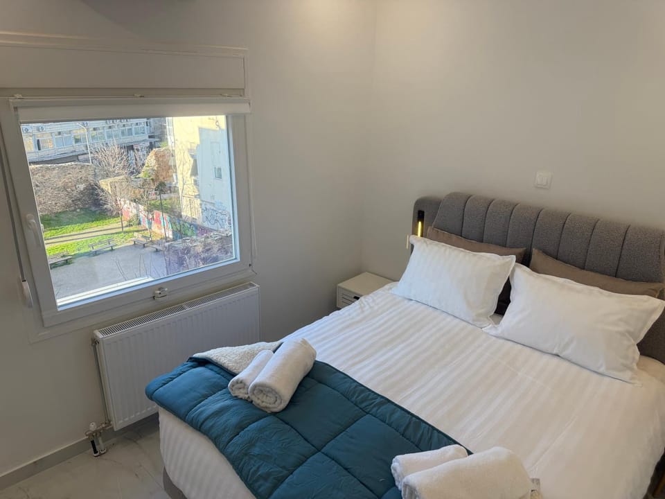 Bedroom, Landmark view