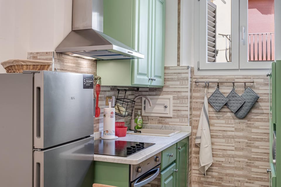 Kitchen or kitchenette, Living room