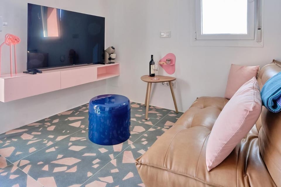 Jellyfish Seafront Boutique Studio with Jacuzzi Apartment in Villajoyosa